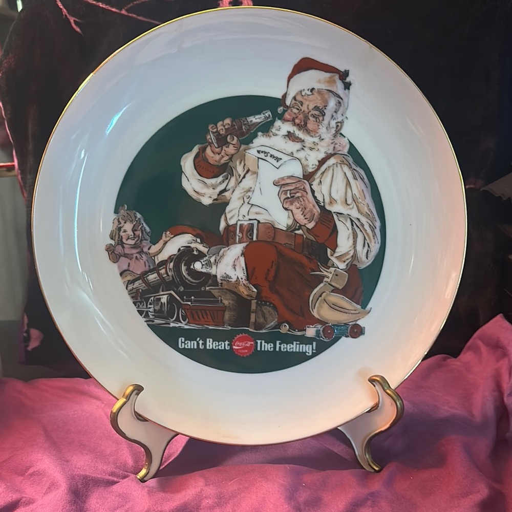 Coca Cola Holiday Dinnerware Plate White and Green